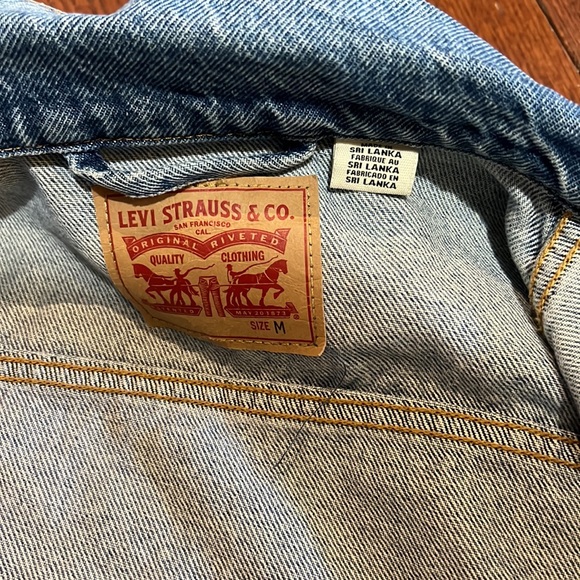 Levi's Womens 29944 0012 Stonewash Ex Boyfriend Denim Jean Trucker Jacket medium - Picture 9 of 9